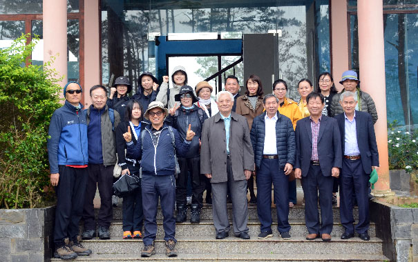 Các[-]nhà[-]khoa[-]học[-]Hội[-]BVTN&MT[-]Việt[-]Nam[-]và[-]Hàn[-]Quốc[-]thăm[-]thăm[-]và[-]làm[-]việc[-]tại[-]Vườn[-]quốc[-]gia[-]Bidoup[-]-[-]Núi[-]Bà